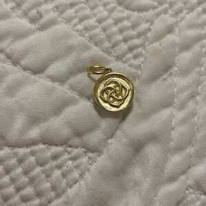 Kendra Scott logo Gold Pendant with Interlocking Design